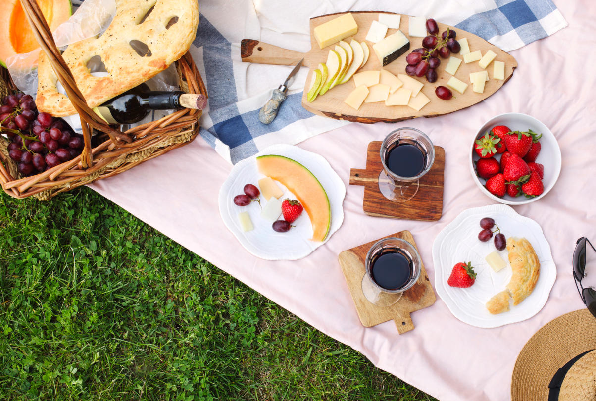 Perfektes Picknick für Paare: Snacks und Gemütlichkeit 🍉🧺💑