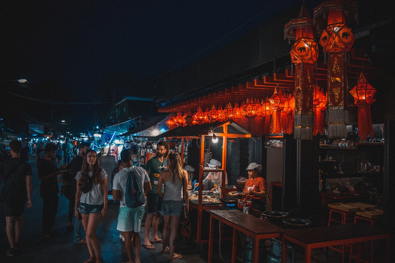 Kulinarische Abenteuer: Eine Streetfood-Tour durch die Stadt als perfekte Date-Idee 🍔🌮